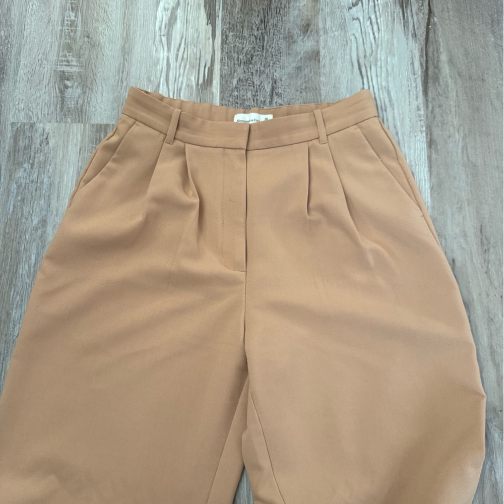 Abercrombie & Fitch Women's Tan Trousers
